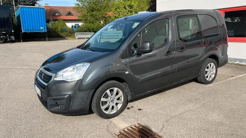 Gebraucht Peugeot Partner 99 PS (72 kW) 2017 Grau Van / Kleinbus