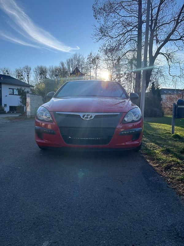 Gebraucht Hyundai i30 109 PS (80 kW) 2009 Rot Kleinwagen