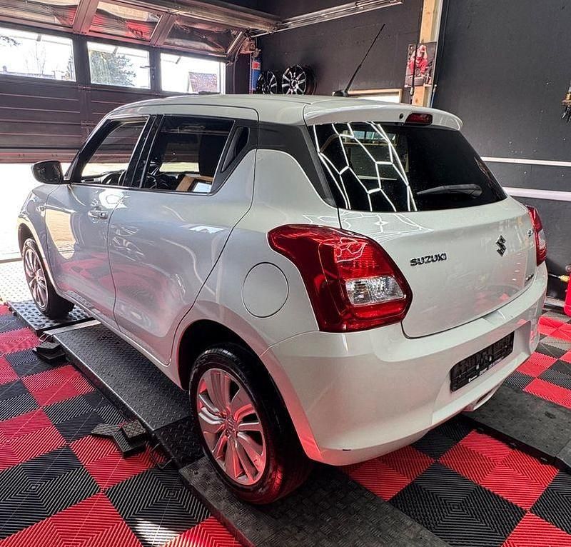 Gebraucht Suzuki Swift Comfort 90 PS (66 kW) 2017 Weiß Kleinwagen