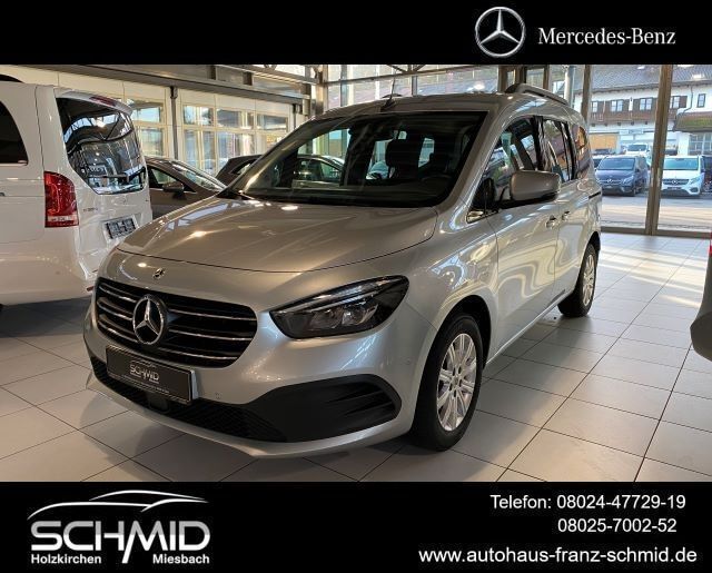 Silber Gebraucht 2023 Mercedes 180 Progressive Limousine | 29.222 € (Fairer Preis) - Bild 1/4