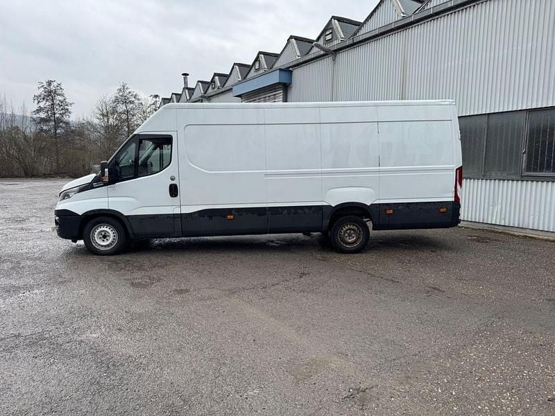 Gebraucht Iveco Daily 136 PS (100 kW) 2018 Weiß Van / Kleinbus