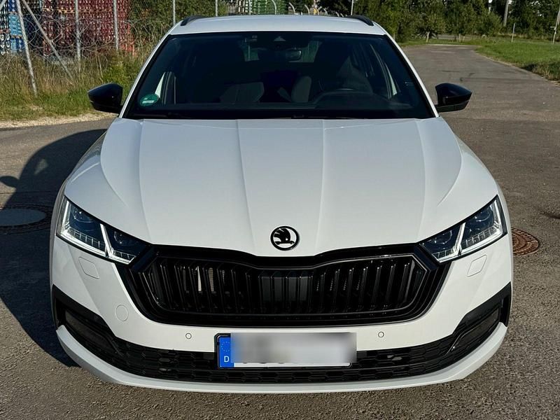 Weiß Gebraucht 2020 Skoda Octavia SportLine Kombi | 20.500 € (Fairer Preis) - Bild 1/4