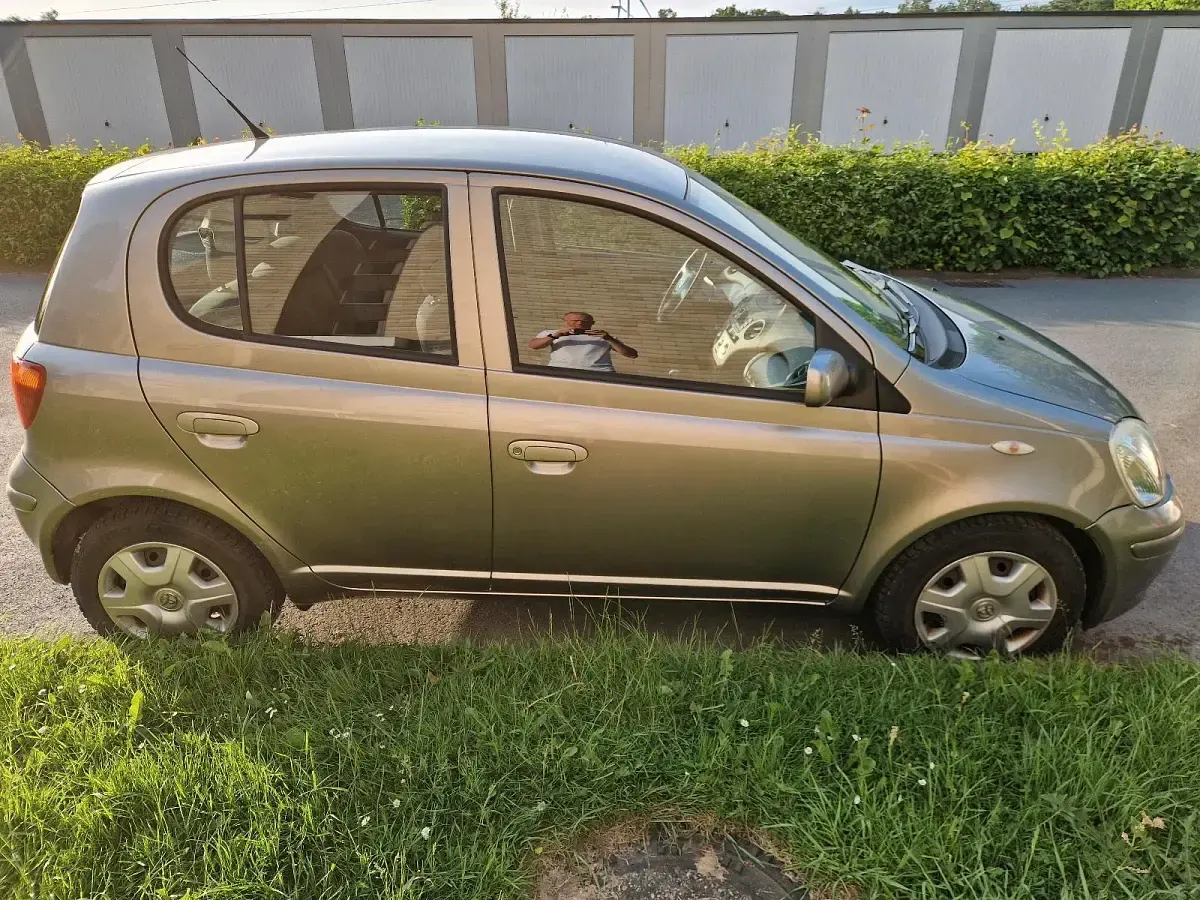 Gebraucht Toyota Yaris 87 PS (63 kW) 2005 Grau Kleinwagen
