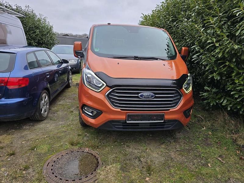 Gebraucht Ford Tourneo Titanium X 170 PS (125 kW) 2018 Orange Van / Kleinbus