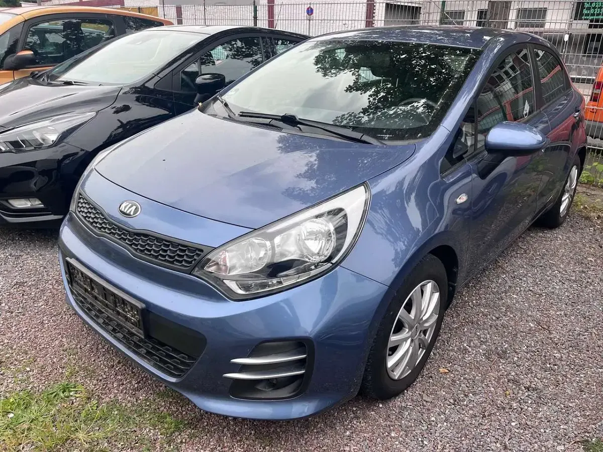 Gebraucht Kia Rio Attract 90 PS (66 kW) 2016 (eu2) urban blue Kleinwagen