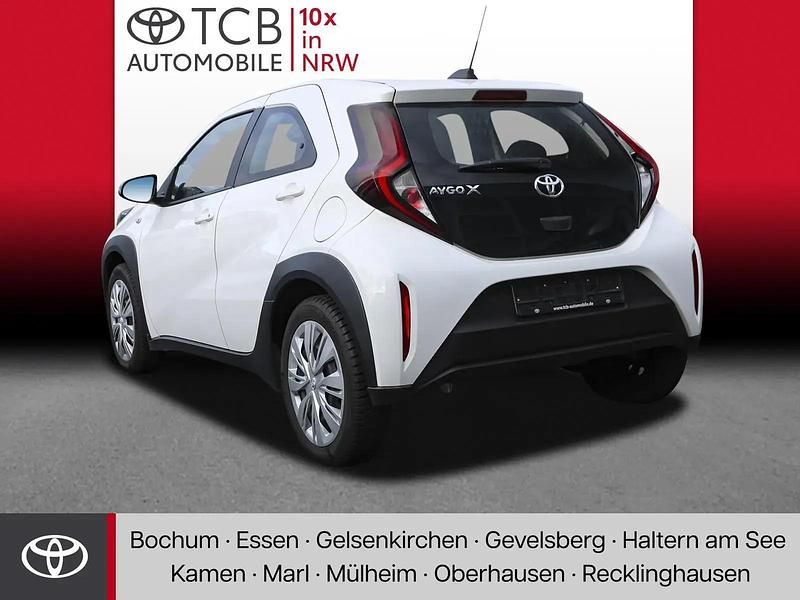 Gebraucht Toyota Aygo X X-play 72 PS (52 kW) 2024 Schneeweiß SUV