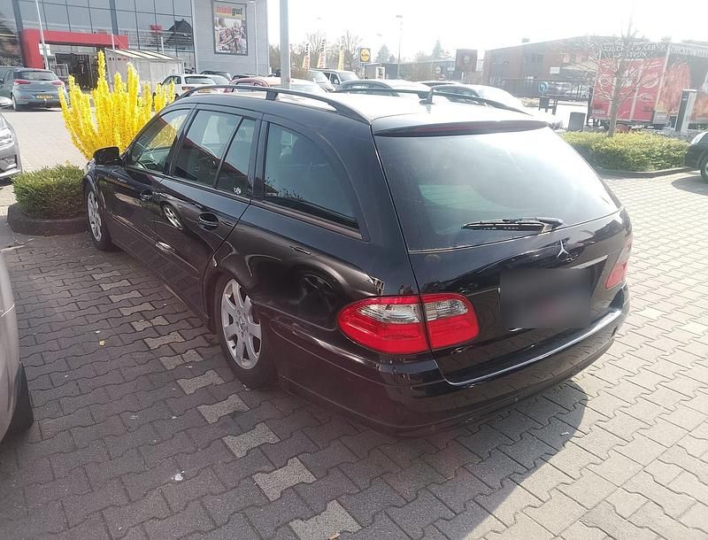 Gebraucht Mercedes E220 170 PS (125 kW) 2007 Schwarz Kombi