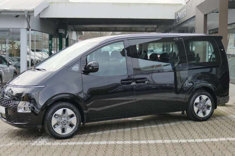 Gebraucht Hyundai Staria Trend 224 PS (164 kW) 2024 Abyss black Van / Kleinbus