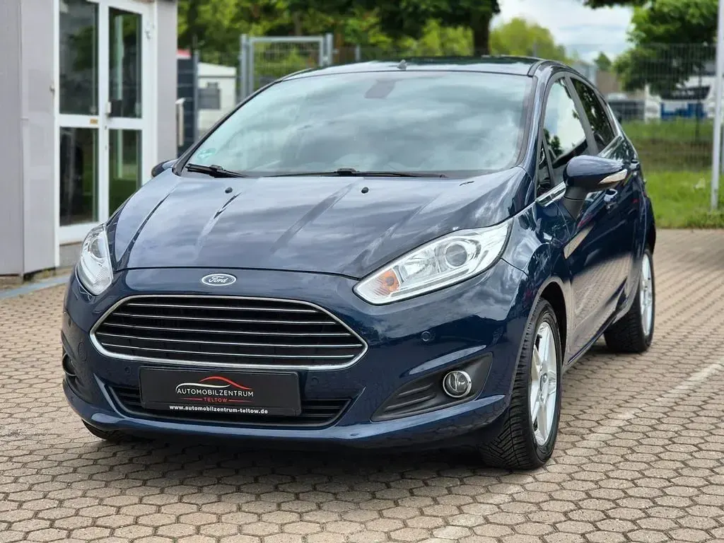 Gebraucht Ford Fiesta Titanium 101 PS (74 kW) 2015 Blau Kleinwagen