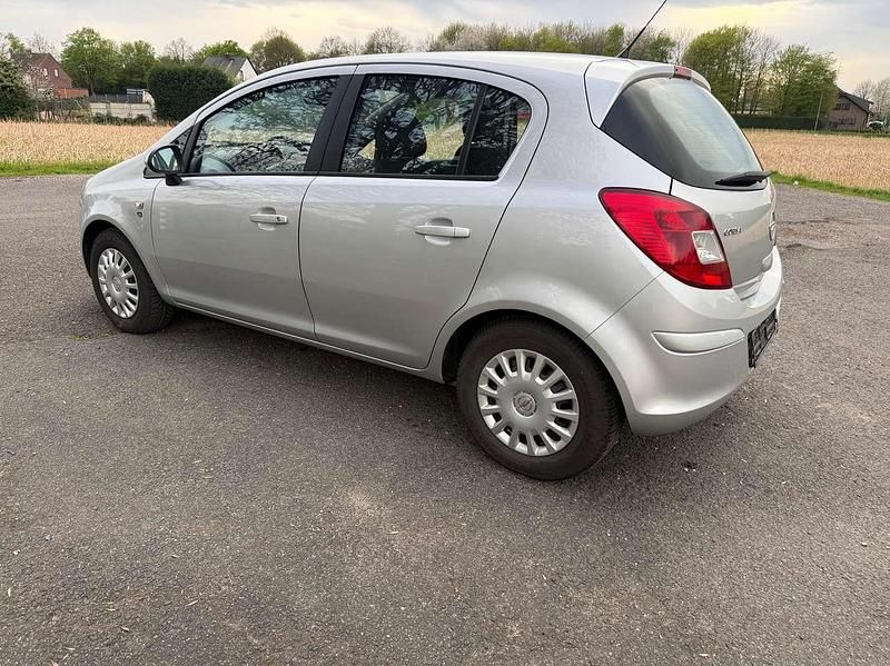 Gebraucht Opel Corsa Edition 86 PS (63 kW) 2010 Silber Kleinwagen
