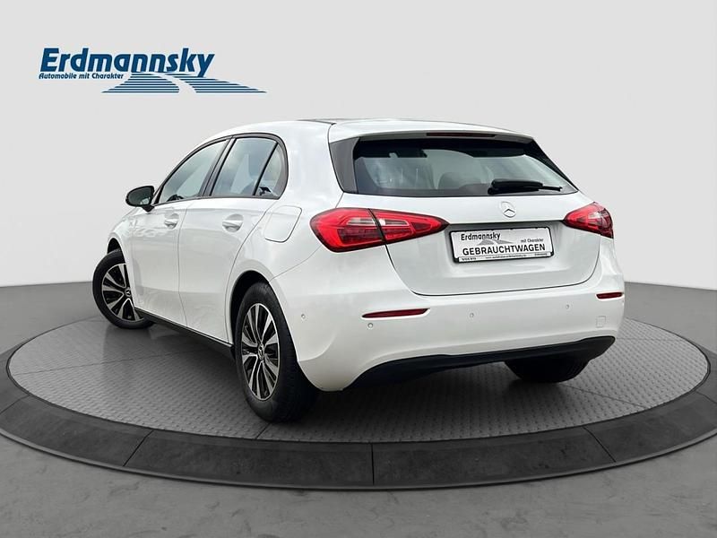 Gebraucht Mercedes A200 150 PS (110 kW) 2022 Digitalweiss (weiß) Limousine