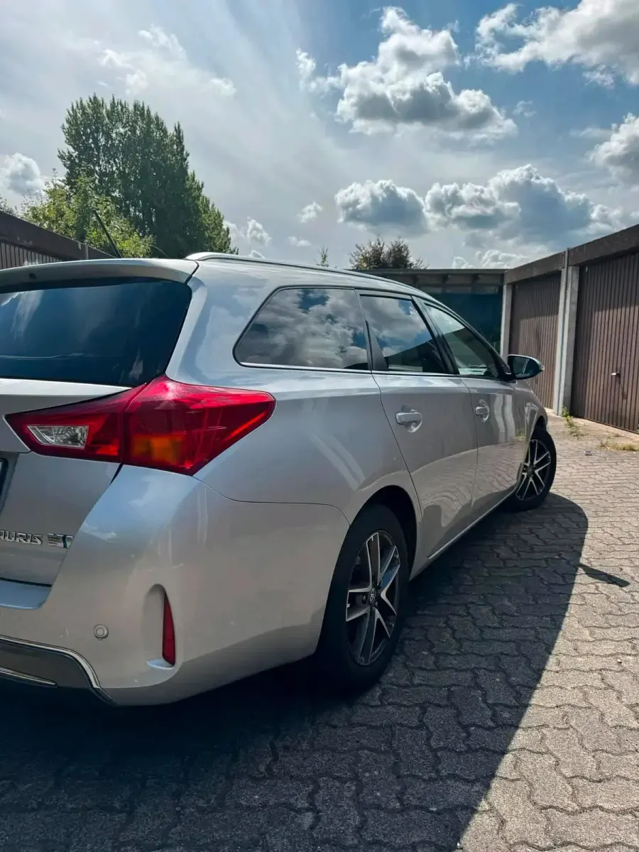 Gebraucht Toyota Auris 109 PS (80 kW) 2015 Silber Kombi