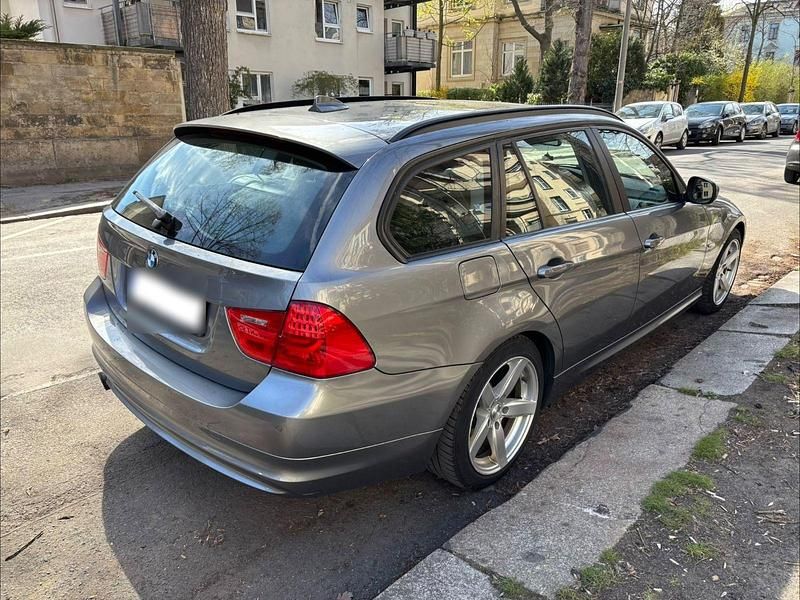 Gebraucht BMW 320 Exclusive 184 PS (135 kW) 2012 Grau Kombi