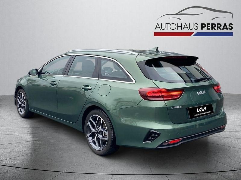 Gebraucht Kia Ceed Sportswagon Spirit 140 PS (102 kW) 2025 Experience green (metallic) Kombi
