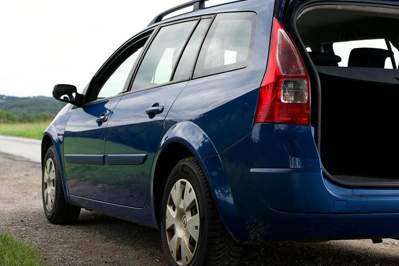 Blau Gebraucht 2007 Renault Mégane GrandTour Kombi | 2.350 € (Etwas zu teuer) - Bild 1/4