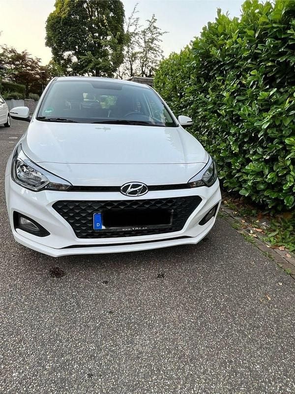 Weiß Gebraucht 2019 Hyundai i20 Select Kleinwagen | 8.600 € (Guter Preis) - Bild 1/4