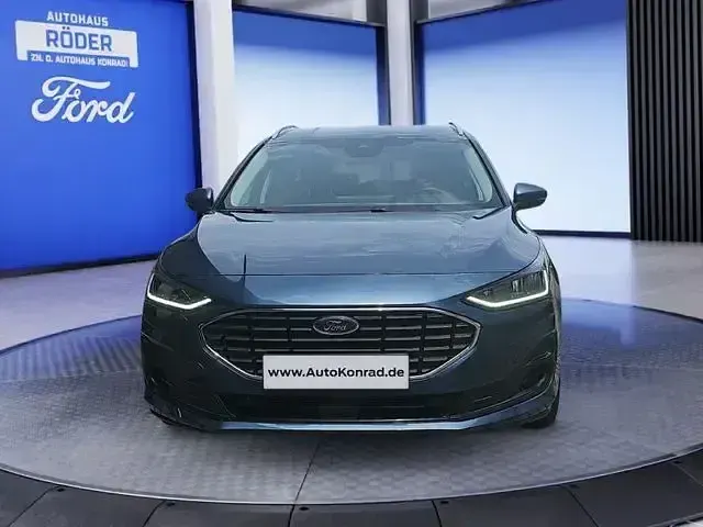 Gebraucht Ford Focus Titanium 125 PS (91 kW) 2024 Blau Kombi
