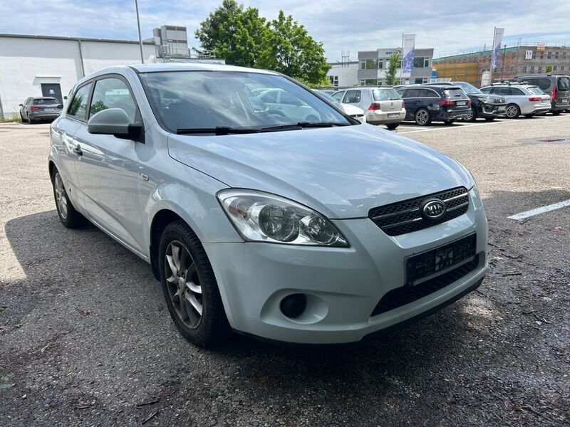 Weiß Gebraucht 2009 Kia ProCeed LX Kleinwagen | 999 € - Bild 1/4