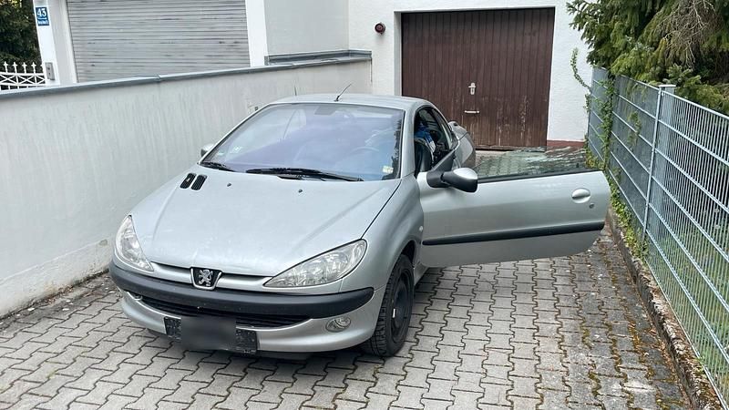 Grau Gebraucht 2002 Peugeot 206 CC Cabrio | 2.700 € (Teuer) - Bild 1/4