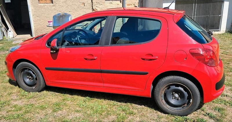 Gebraucht Peugeot 207 70 PS (51 kW) 2009 Rot Kleinwagen