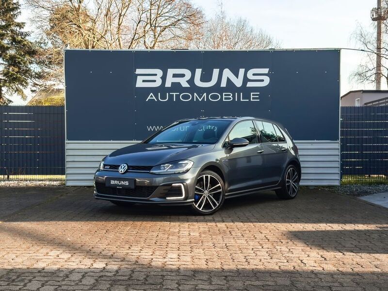 Grau Gebraucht 2020 VW Golf VII GTE Limousine | 19.390 € (Fairer Preis) - Bild 1/4