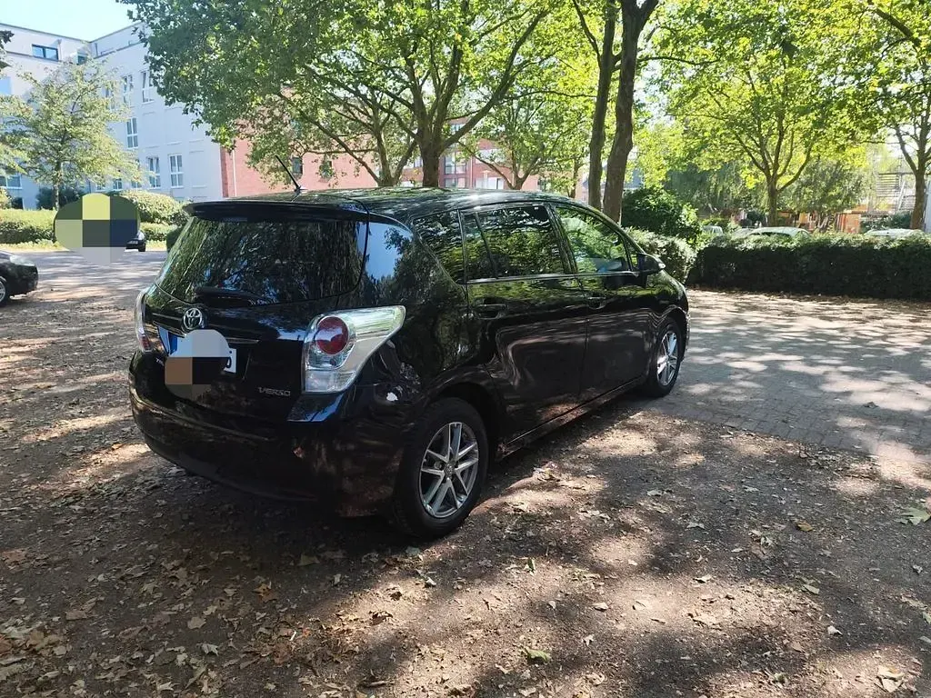 Gebraucht Toyota Verso Skyview Edition 147 PS (108 kW) 2015 Schwarz Van / Kleinbus
