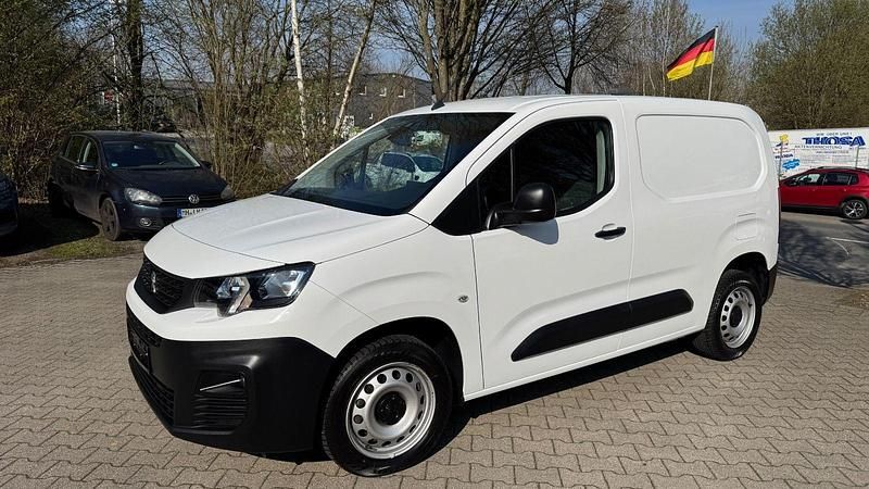 Gebraucht Peugeot Partner Premium 102 PS (75 kW) 2021 Weiß Van / Kleinbus
