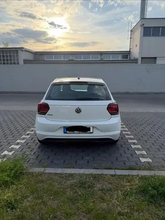 Gebraucht VW Polo Comfortline 95 PS (69 kW) 2018 Weiß Kleinwagen