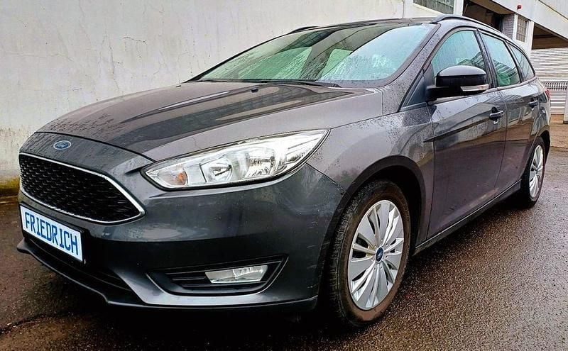 Grau Gebraucht 2014 Ford Focus Business Edition Limousine | 3.650 € (Superpreis) - Bild 1/4