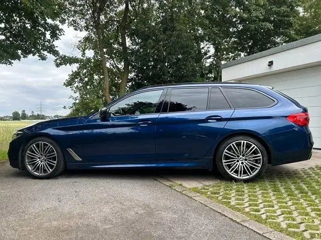 Gebraucht BMW M550 Performance 400 PS (294 kW) 2019 Blau Limousine