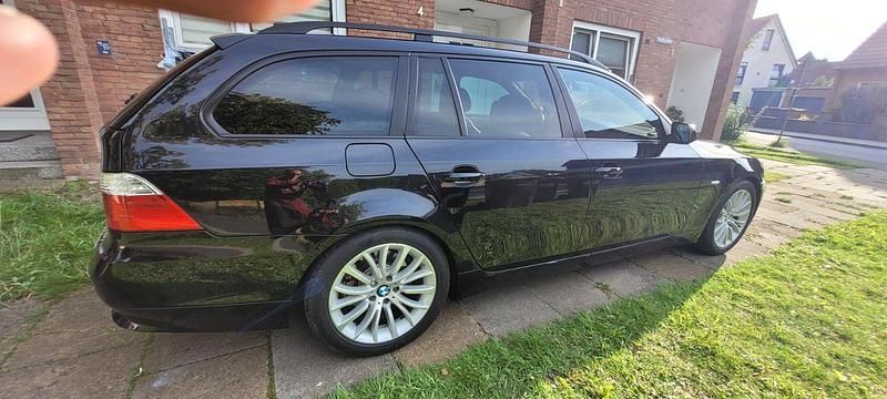 Schwarz Gebraucht 2009 BMW 520 Kombi | 6.200 € (Teuer) - Bild 1/4