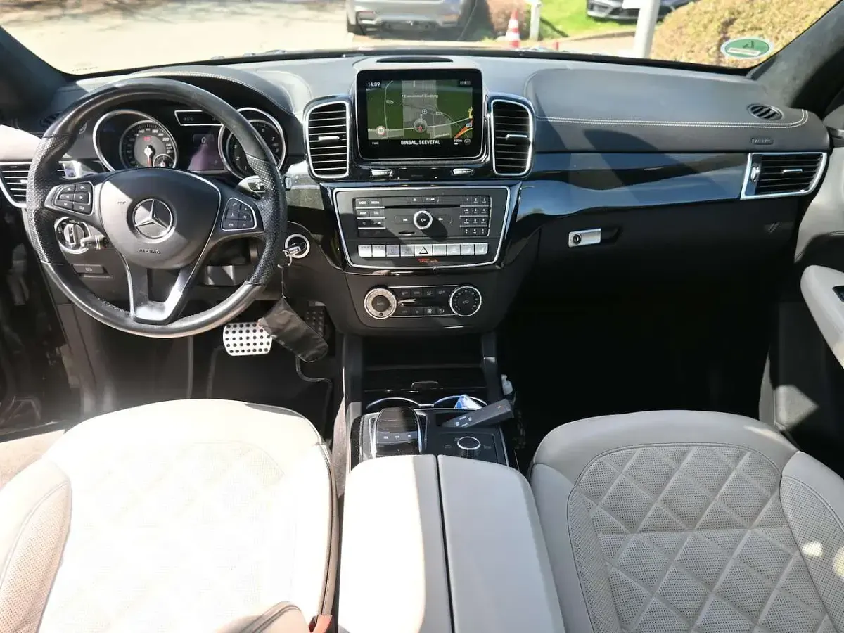Gebraucht Mercedes GLE400 AMG 333 PS (244 kW) 2018 Obsidianschwarzmet. SUV