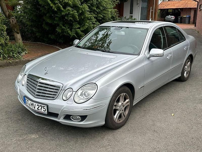 Silber Gebraucht 2008 Mercedes E220 Elegance Limousine | 8.790 € (Teuer) - Bild 1/4