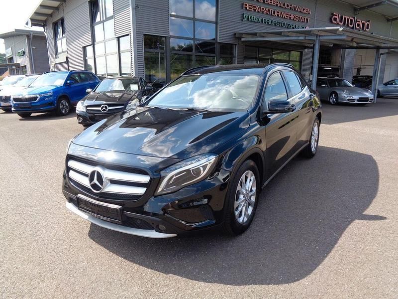 Schwarz Gebraucht 2015 Mercedes GLA250 SUV | 18.999 € (Fairer Preis) - Bild 1/4