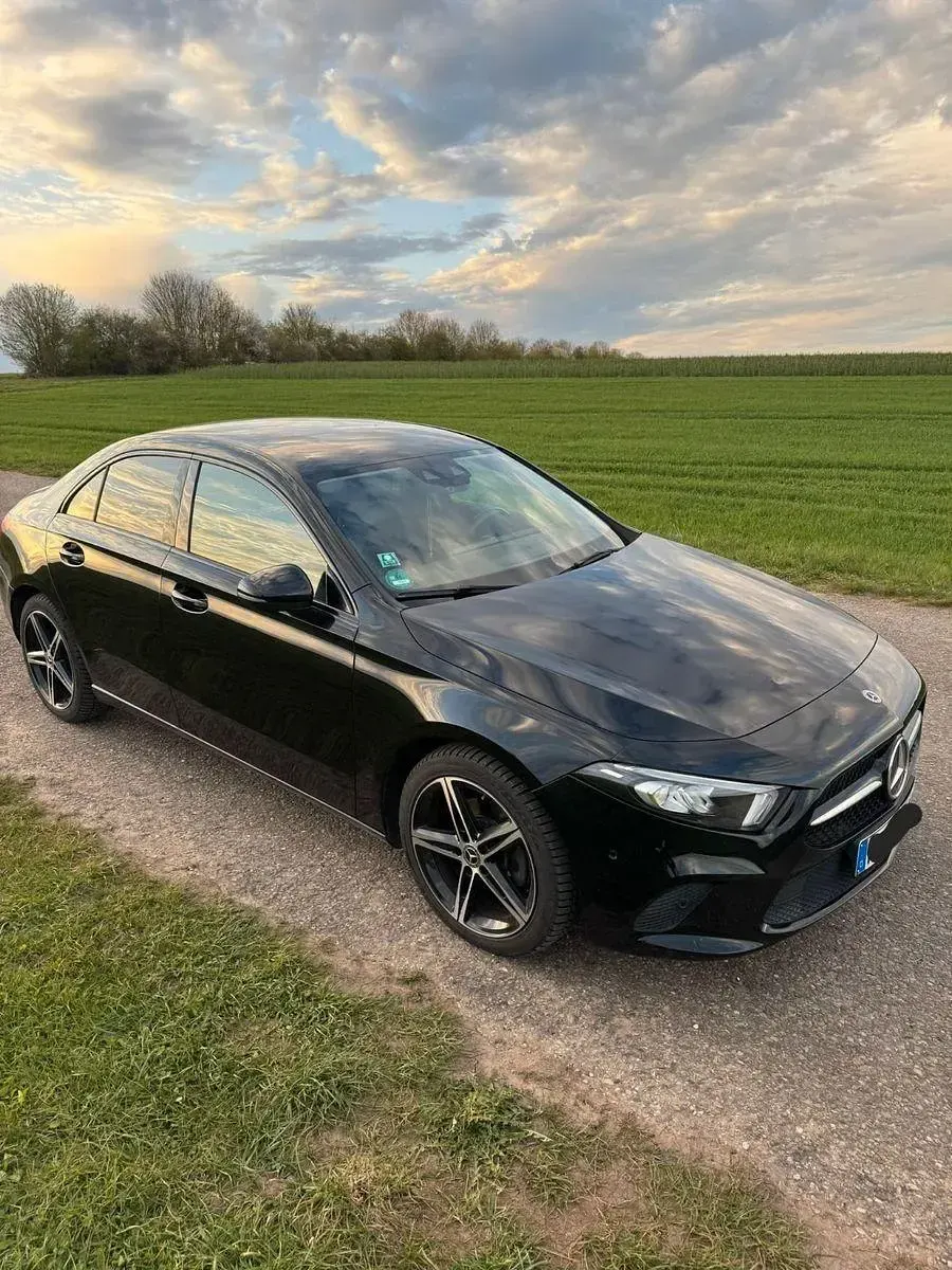 Gebraucht Mercedes A200 163 PS (119 kW) 2020 Schwarz Limousine