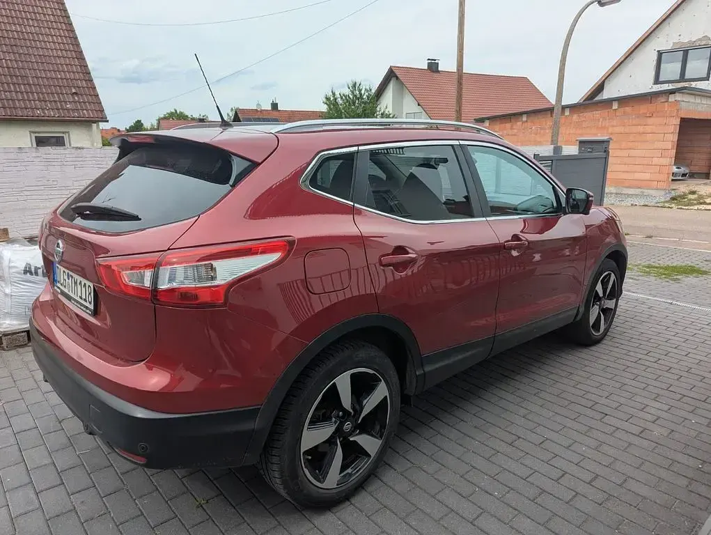 Gebraucht Nissan Qashqai 360º 116 PS (85 kW) 2014 Rot SUV