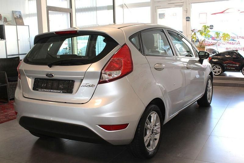 Gebraucht Ford Fiesta SYNC Edition 82 PS (60 kW) 2015 Silber Limousine