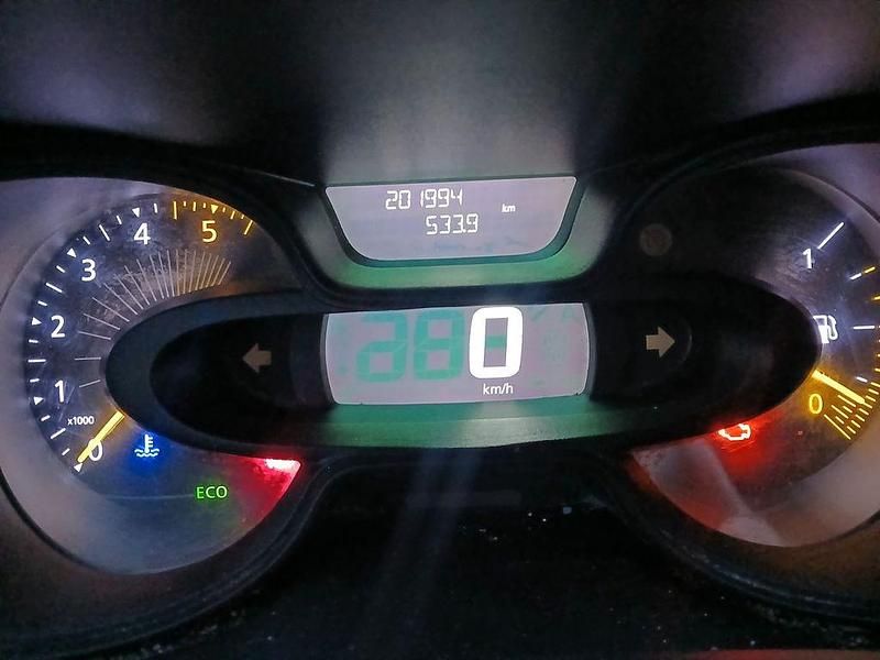 Gebraucht Renault Trafic 95 PS (69 kW) 2017 Weiß Van / Kleinbus