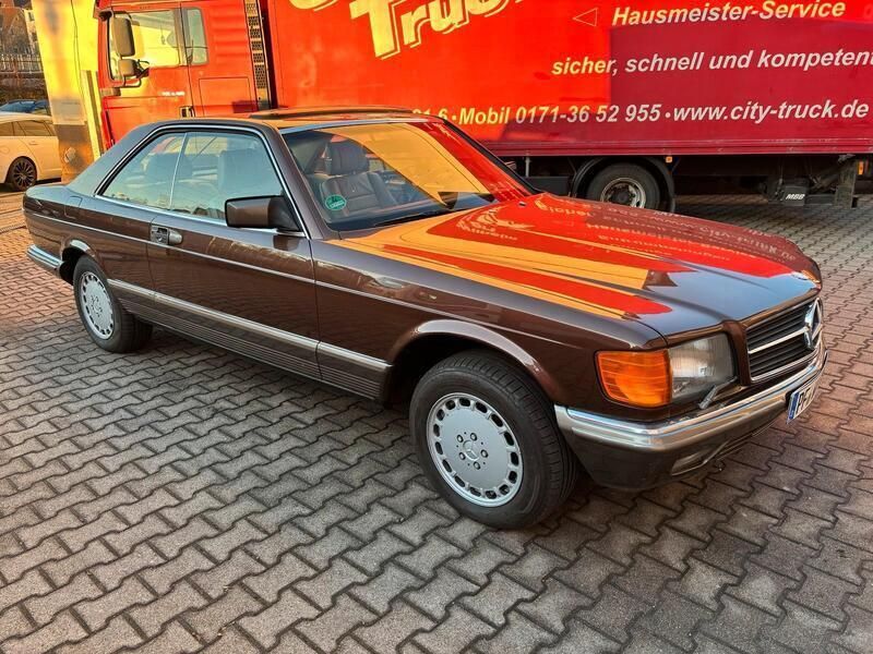 Braun Gebraucht 1982 Mercedes 500 Coupé | 18.999 € - Bild 1/4