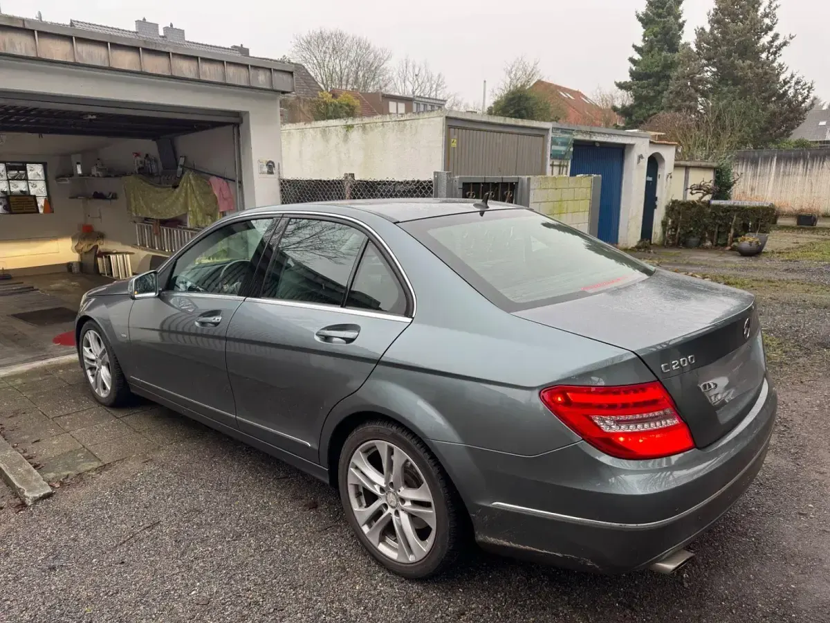 Gebraucht Mercedes C200 184 PS (135 kW) 2011 Grau Limousine