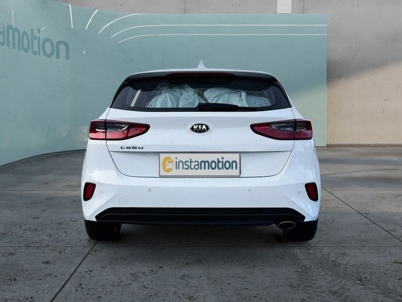 Gebraucht Kia Ceed Spirit 140 PS (102 kW) 2019 Weiß Kleinwagen