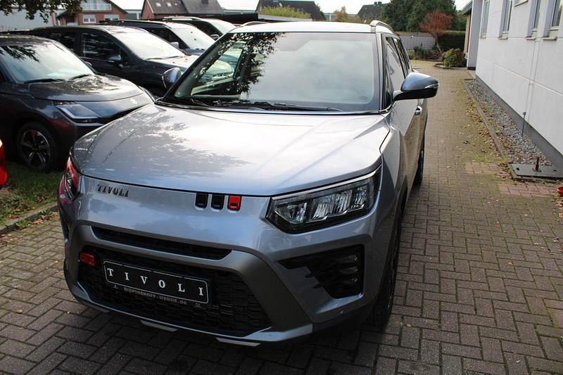 Grau Neu 2025 Ssangyong (KGM) Tivoli SUV | 25.995 € - Bild 1/4