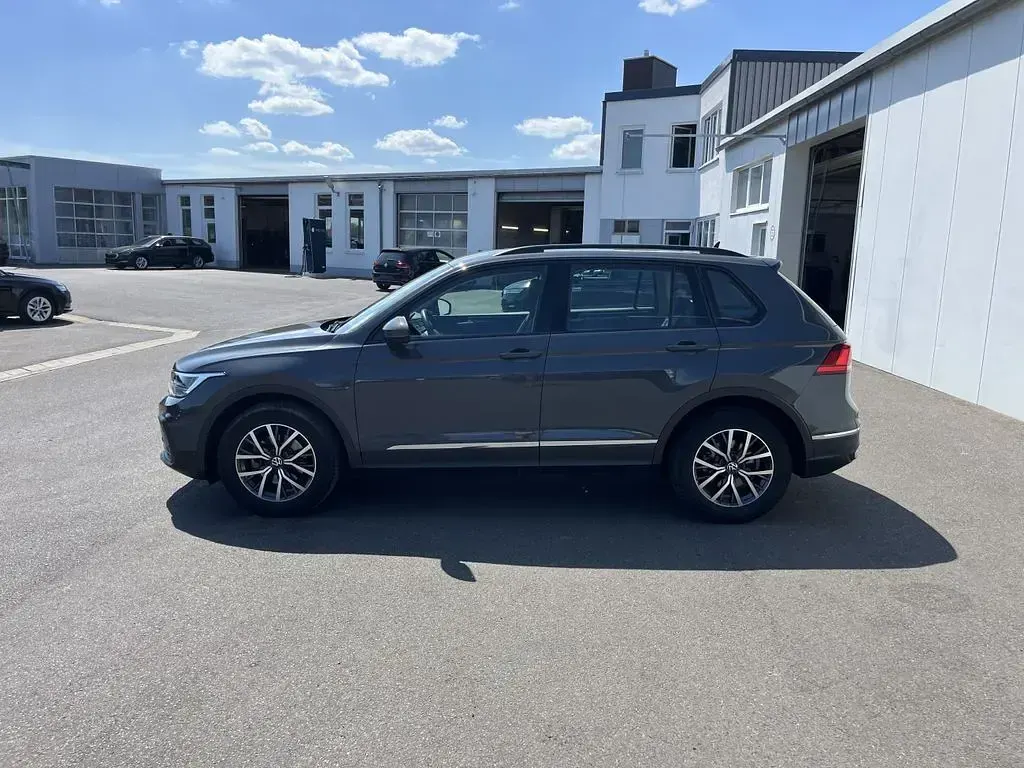 Gebraucht VW Tiguan Life 150 PS (110 kW) 2023 Delfingrau SUV