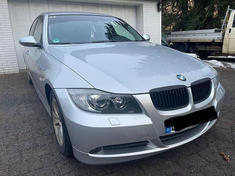 Gebraucht BMW 325 220 PS (161 kW) 2005 Silber Limousine