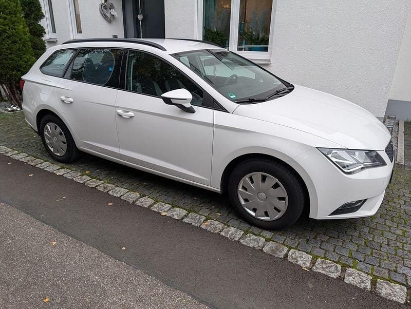 Weiß Gebraucht 2017 Seat Leon ST Reference Kombi | 9.075 € (Guter Preis) - Bild 1/4