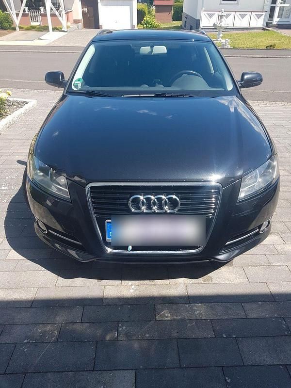 Schwarz Gebraucht 2011 Audi A3 Sportback Ambiente Limousine | 6.999 € (Fairer Preis) - Bild 1/4