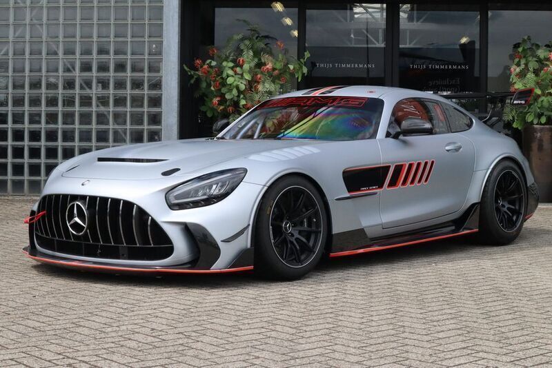 Grau Neu 2024 Mercedes AMG GT AMG Coupé | 598.950 € - Bild 1/4
