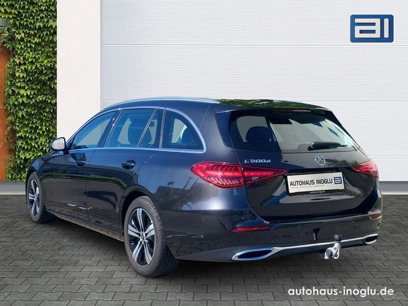 Gebraucht Mercedes C200 Avantgarde 163 PS (119 kW) 2023 Andere farbe Kombi