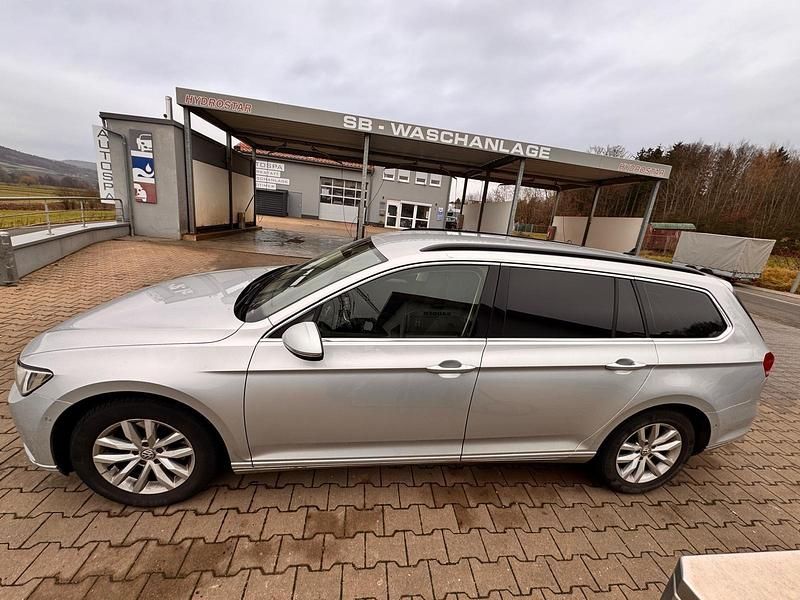 Gebraucht VW Passat 150 PS (110 kW) 2019 Silber Kombi