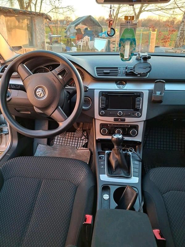 Gebraucht VW Passat 103 PS (75 kW) 2012 Grau Kombi